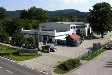 28815085-kunstschmiede-panzenboeck-firmengebaeude-th