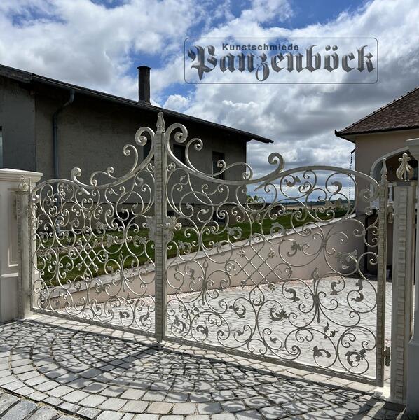 28815085-kunstschmiede-panzenboeck-firmengebaeude-th