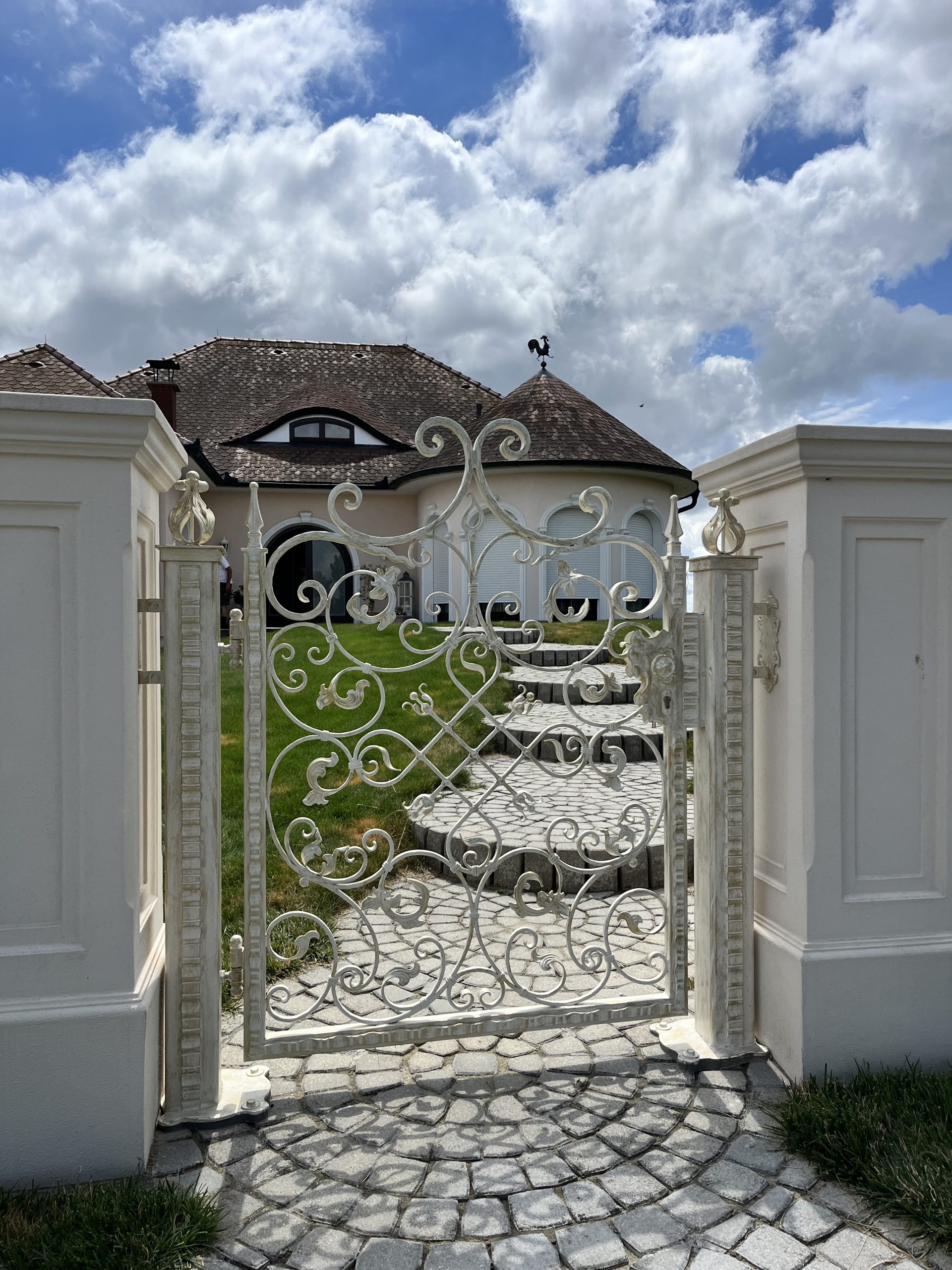 28815085-kunstschmiede-panzenboeck-firmengebaeude-th