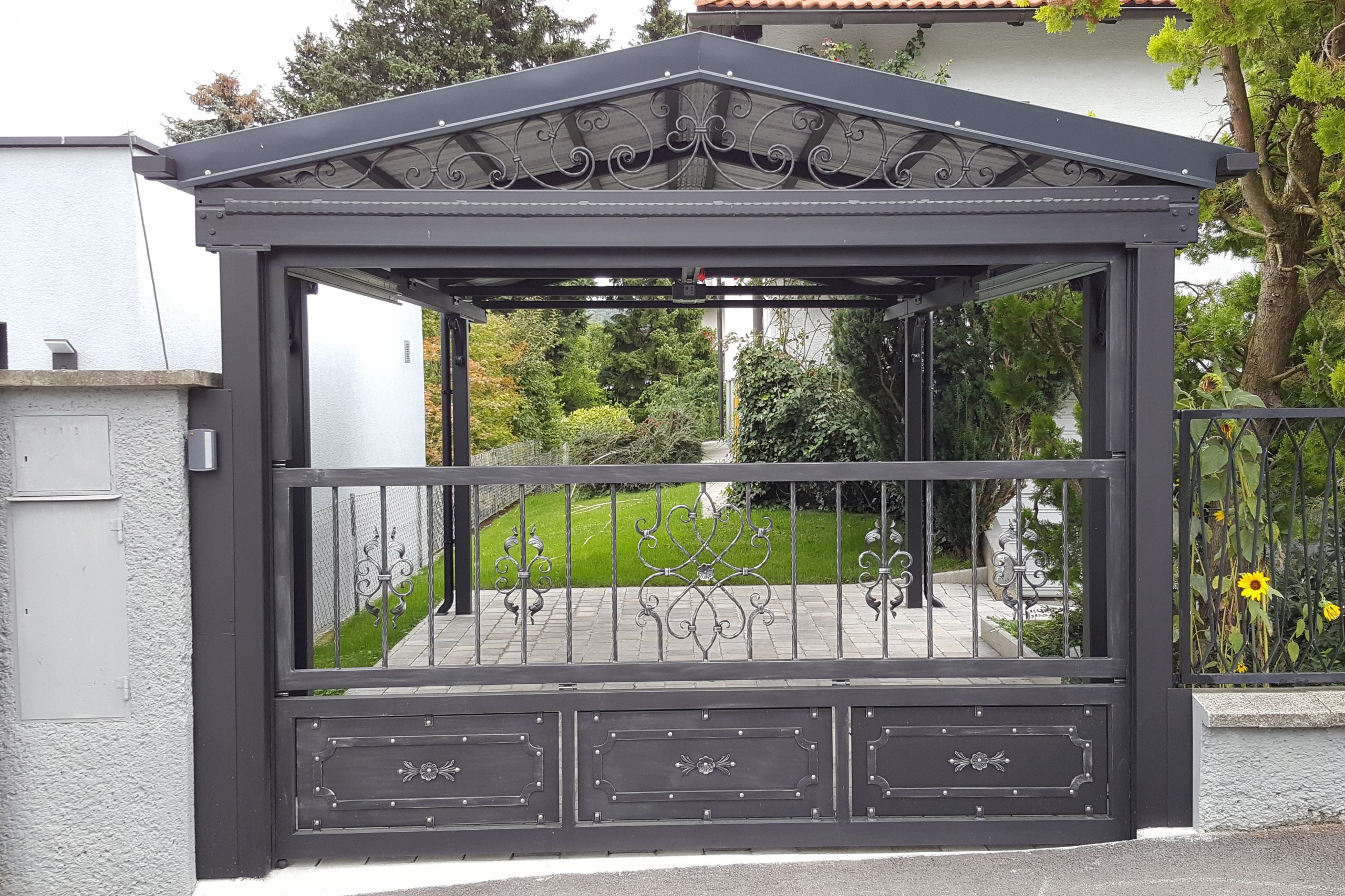 28815085-kunstschmiede-panzenboeck-firmengebaeude-th